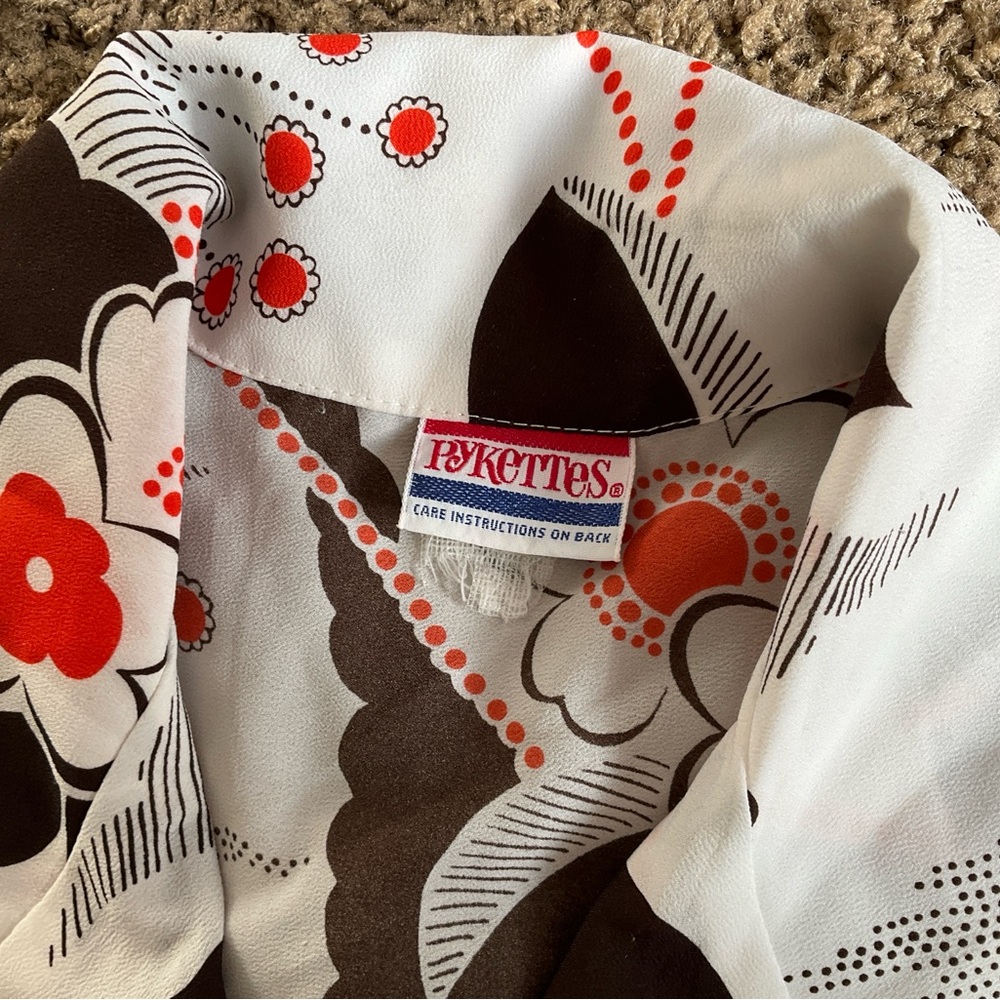 Genuine Vintage 70’s Long Sleeved Button Down Floral Shirt, Dagger Collar, L-XL - Picture 3 of 9